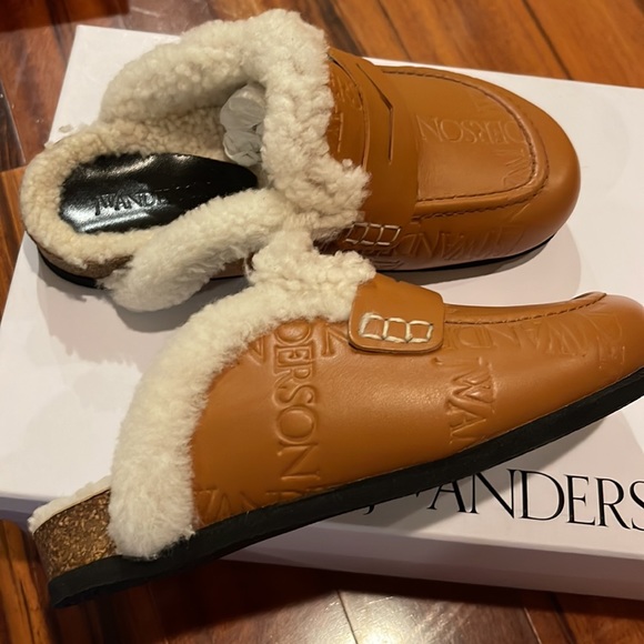 JW Anderson Embossed Grid Shearing Loafer Beige - Picture 5 of 8